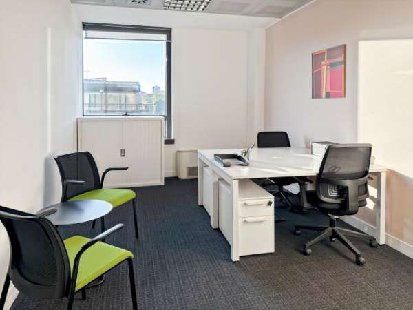 Foto Prenota un ufficio open space per aziende di tutte le dimensioni a Milano Linate