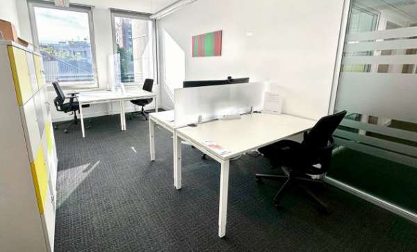 Foto Prenota uno spazio di coworking riservato o una postazione in hot desking a Mila