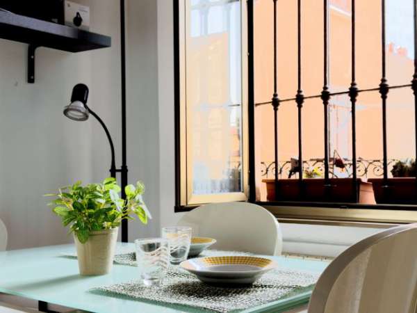 Foto Privato affitta accogliente bilocale in affitto – Zona Isola, Milano