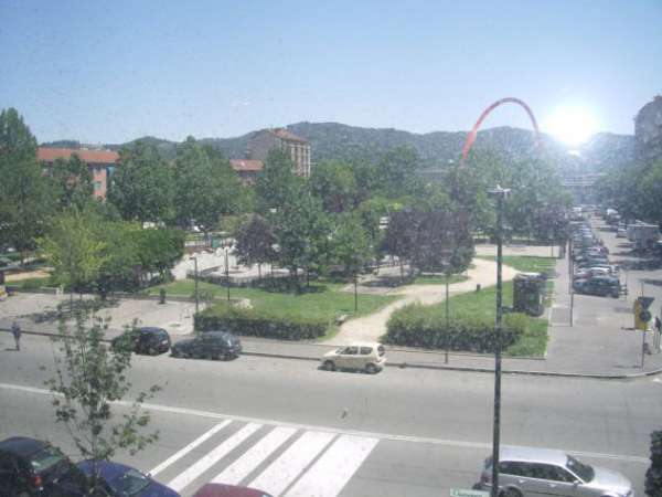 Foto Privato affitta camere singole in piazza Galimberti (vicino economia)