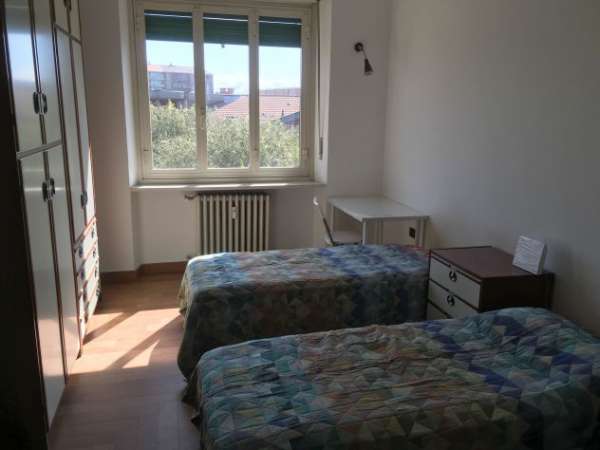 Foto PRIVATO affitta STANZA DOPPIA in alloggio luminoso comodo per il Campus Einaudi