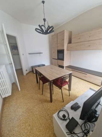 Foto Privato affitta trilocale arredato a studenti/trasfetisti