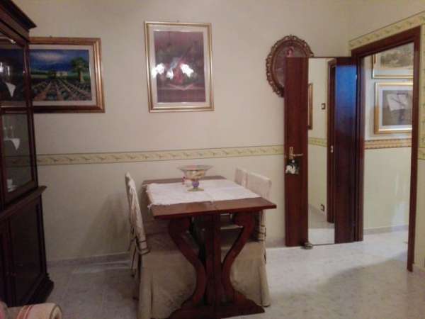 Foto privato vende appartamento 55 mq.con posto macchina e cantina..semi nuovo ..