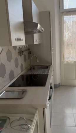 Foto QUADRILIOCALE DOTATO DI BALCONE IN OTTIME CONDIZIONI