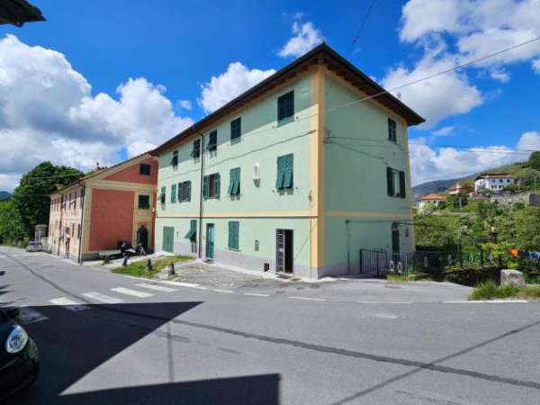Foto Quadrilocale in affitto a Campomorone