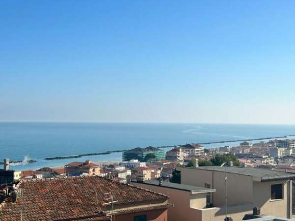 Foto Quadrilocale in affitto a Francavilla al Mare
