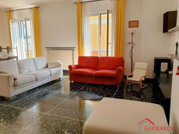 Foto Quadrilocale in affitto a Genova