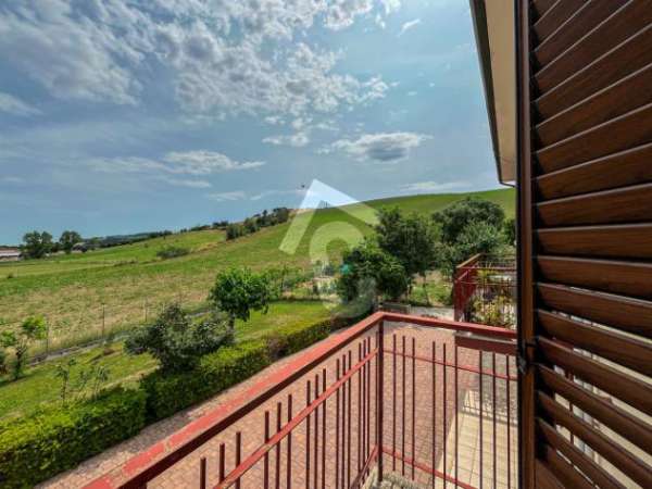 Foto Quadrilocale in affitto a Jesi