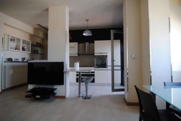 Foto Quadrilocale in affitto a Livorno