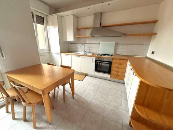 Foto Quadrilocale in affitto a Meda
