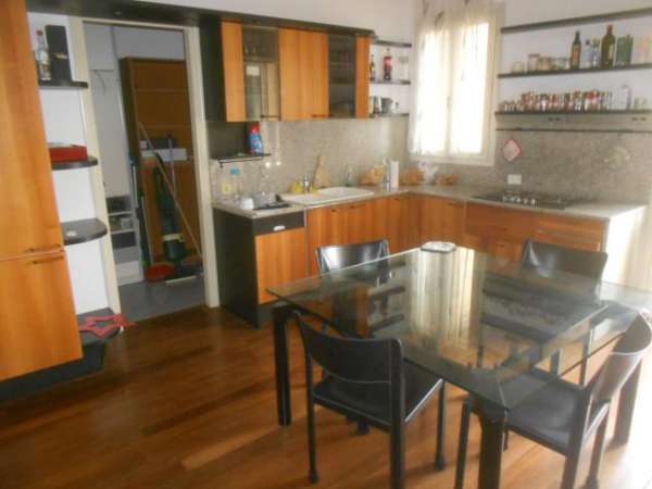 Foto Quadrilocale in affitto a Padova