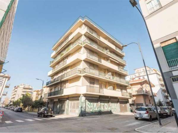 Foto Quadrilocale in affitto a Pescara