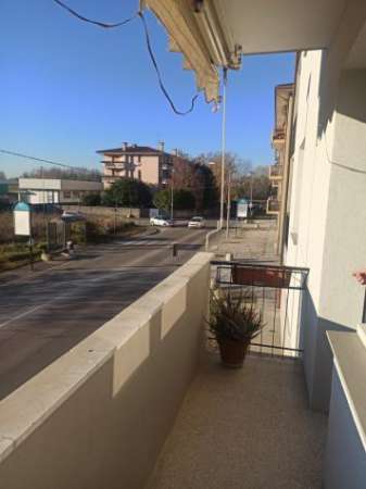 Foto Quadrilocale in affitto a Pordenone