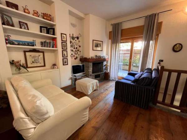 Foto Quadrilocale in affitto a Pr�-Saint-Didier