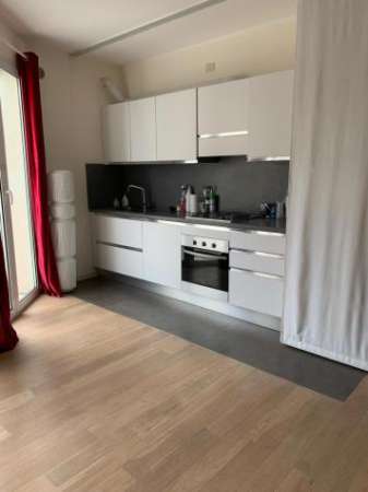 Foto Quadrilocale in affitto a Rimini