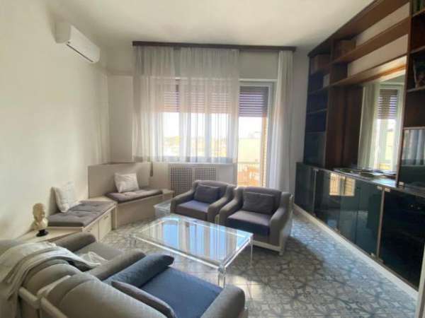 Foto Quadrilocale in affitto a Rimini