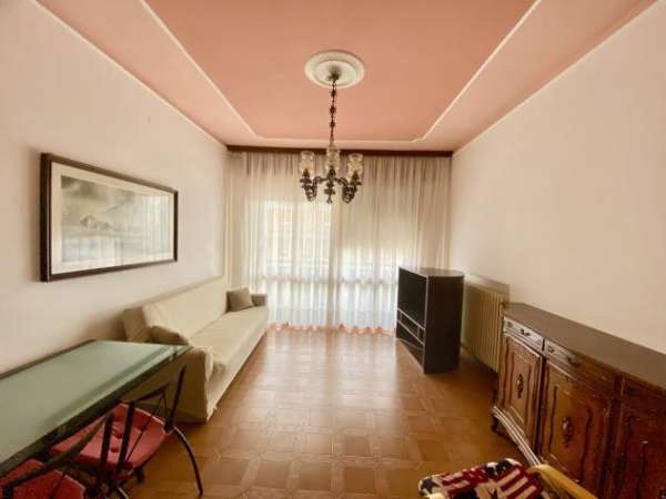 Foto Quadrilocale in affitto a Rimini