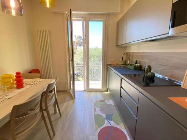 Foto Quadrilocale in affitto a Rimini