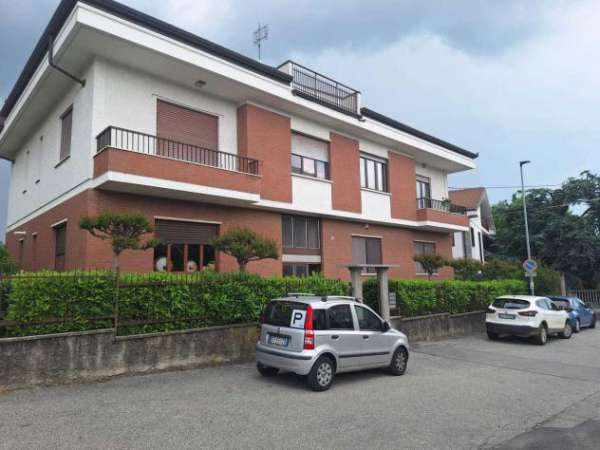 Foto Quadrilocale in affitto a Rivoli