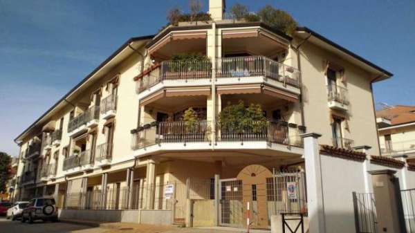 Foto Quadrilocale in affitto a Rivoli