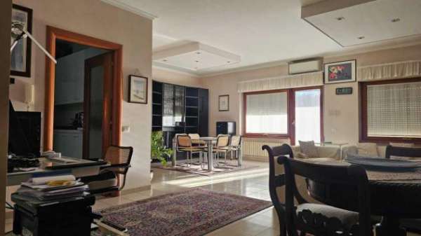 Foto Quadrilocale in affitto a Roma