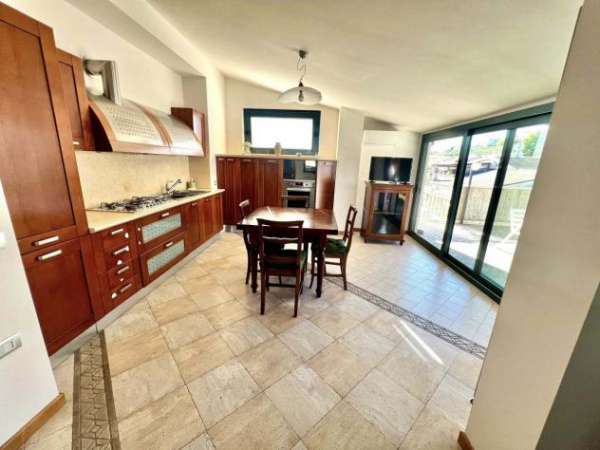 Foto Quadrilocale in affitto a Roseto degli Abruzzi