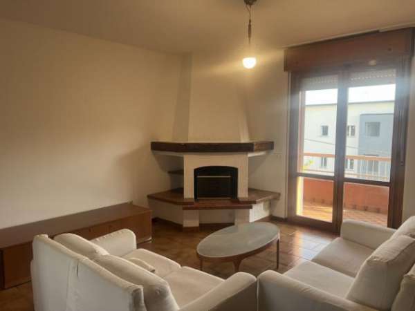 Foto Quadrilocale in affitto a Saronno