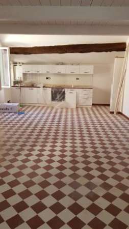 Foto Quadrilocale in affitto a Sarzana