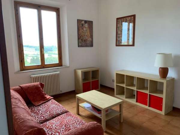 Foto Quadrilocale in affitto a Siena