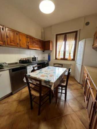 Foto Quadrilocale in affitto a Siena