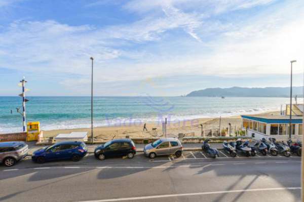 Foto Quadrilocale in affitto a Vado Ligure