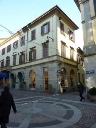 Foto Quadrilocale in casa d'epoca Monza centro storico