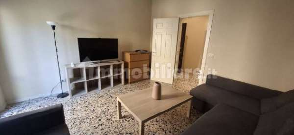 Foto QUADRILOCALE x n. 3 STUDENTI/SSE o NEOLAUREATI, in zona ARCO SAN LAZZARO