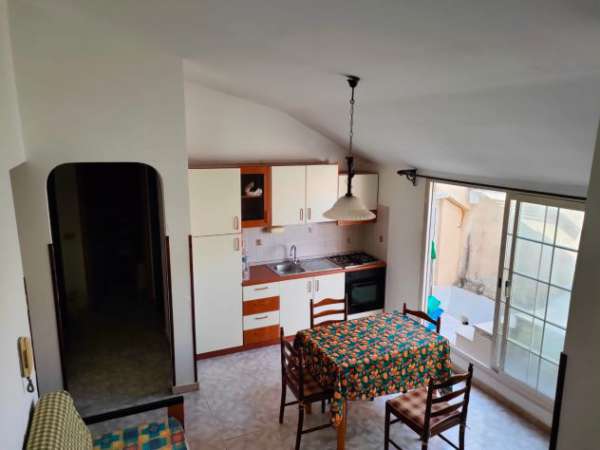 Foto QUARTIERE ORETO, ATTICO , COMODO QUADRIVANI ARREDATO