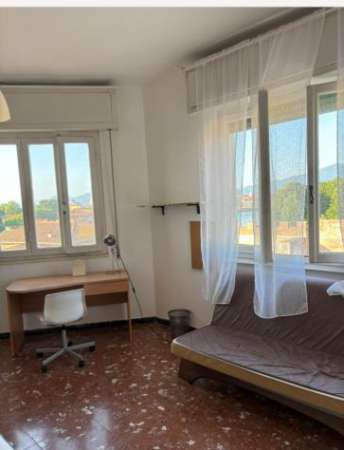 Foto Ragazze Camera ampia arredata per studentesse