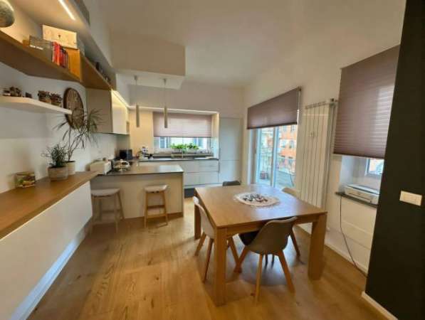 Foto RE DI ROMA QUADRILOCALE CON BALCONE