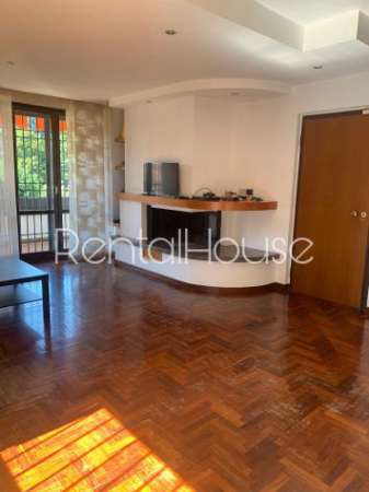 Foto RHO Stanza singola con bagno privato in grande appartamento