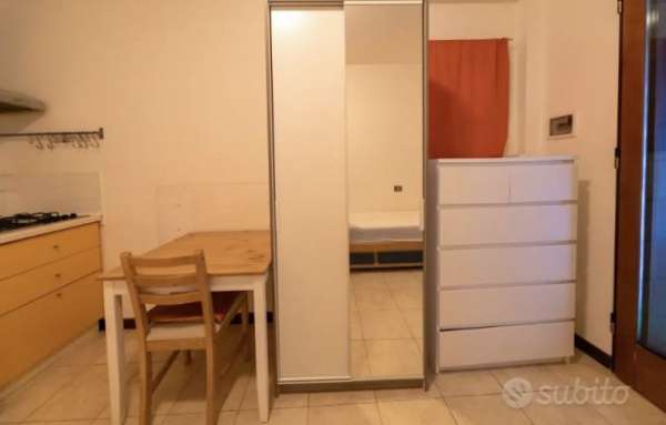 Foto RIANO MONOLOCALE ARREDATO CON POSTO AUTO E PICCOLO SPAZIO ESTERNO.