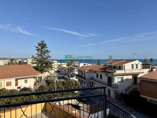 Foto Rif. 2352 - Appartamento con veranda vista mare a Marina di Ragusa zona Porto Turistico