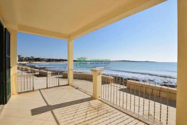 Foto Rif. 2380 - Prestigiosa casa fronte mare a Sampieri, Scicli
