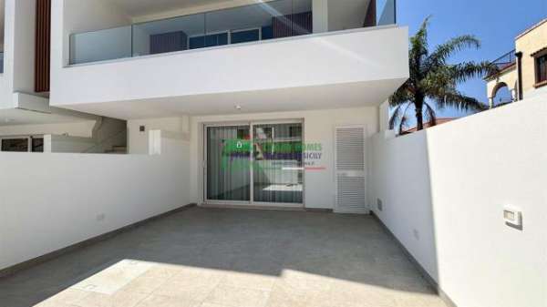Foto Rif. 2389 - Appartamento con veranda per locazione annuale a Marina di Ragusa