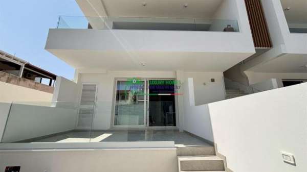 Foto Rif. 2390 - Appartamento con veranda per locazione annuale a Marina di Ragusa