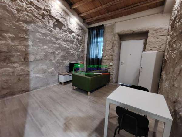 Foto Rif: 2563 - Bilocale ristrutturato con stile moderno e dettagli in pietra, Comiso