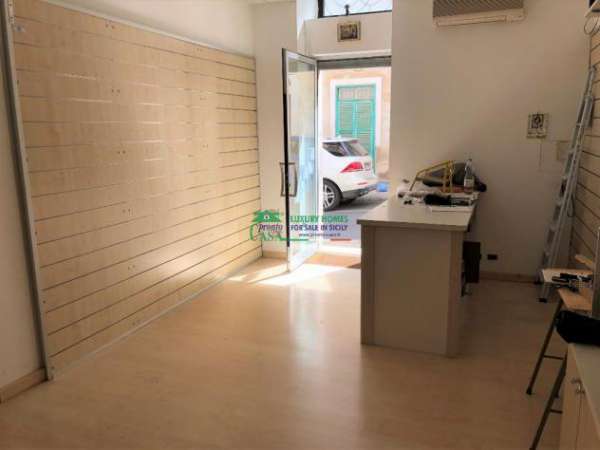 Foto Rif. 8602 - Locale Commerciale + Garage Zona Via S. Anna