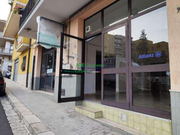 Foto Rif. 9659 � Locale Commerciale in Affitto, Ragusa (San Luigi / Archimede)
