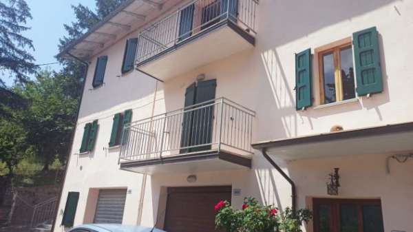 Foto RIF 214 Gaggio Montano a pochi km affittasi appartamento trilocale arredato
