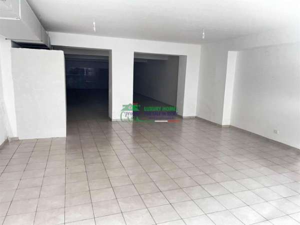 Foto Rif.2414 - Ampio locale commerciale di 180 mq in zona centrale a Comiso