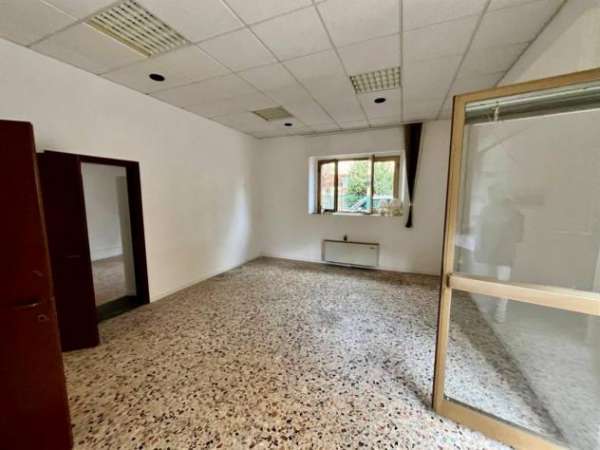 Foto Rigutino � Locale uso ufficio al piano terra