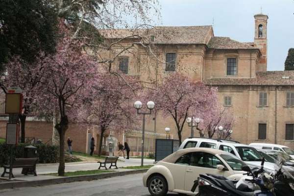 Foto Rimini Centralissima camera matrimoniale uso singola solo studentesse universita