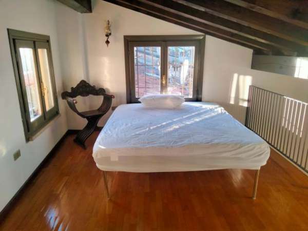 Foto Room in Corso Giuseppe Garibaldi, Brescia for 210 m with 5 bedrooms